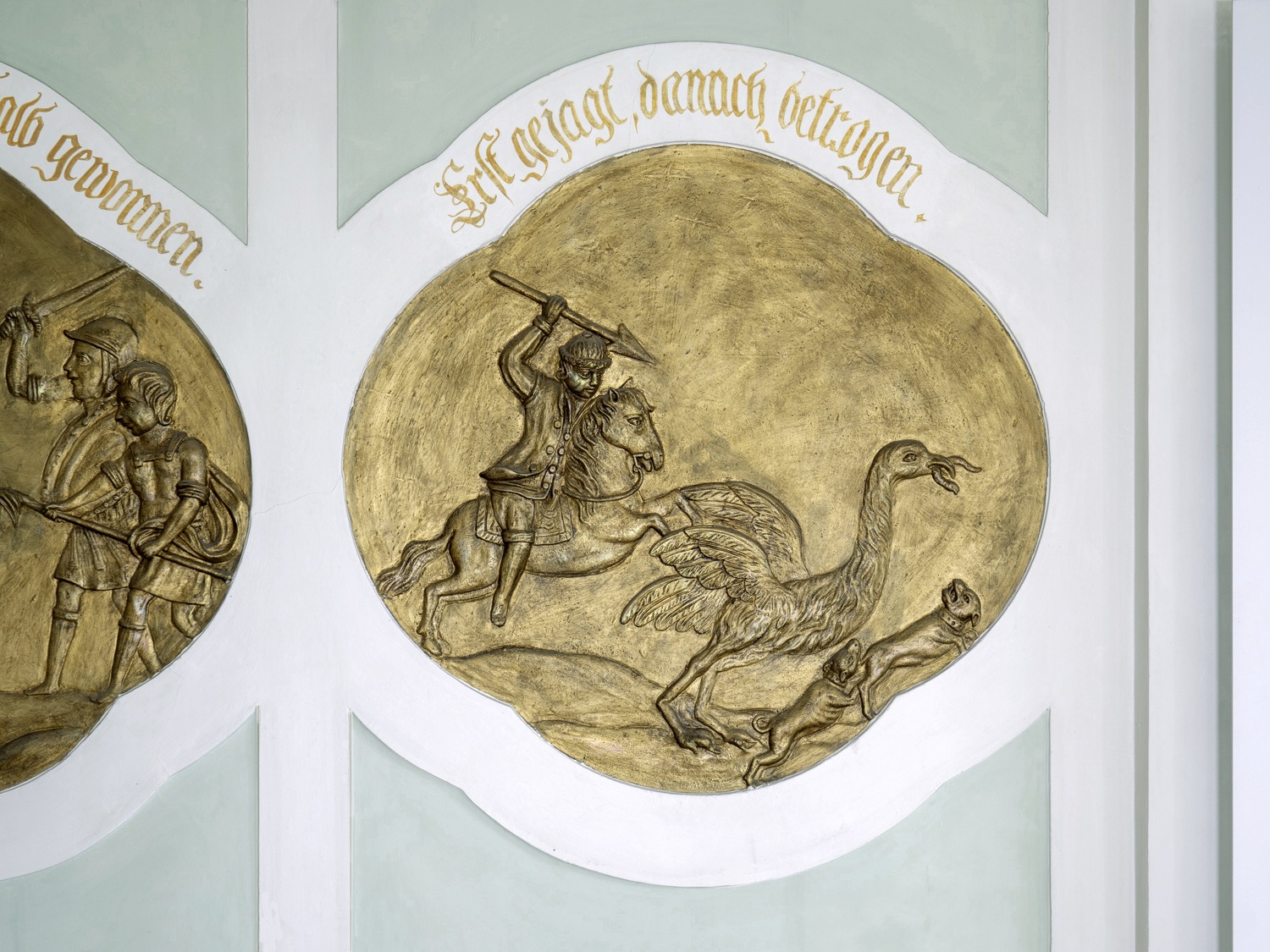 Rittersaal_Embleme_1_R-Stuck 05b